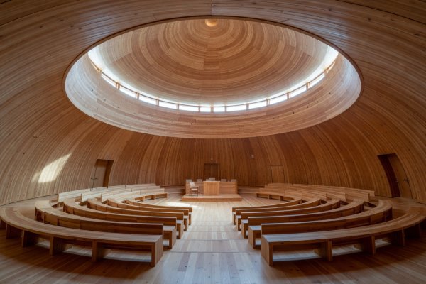 The curved larch wood assembly hall of the Sámediggi in Karasjok